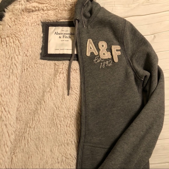 Abercrombie & Fitch sweater - Picture 2 of 5